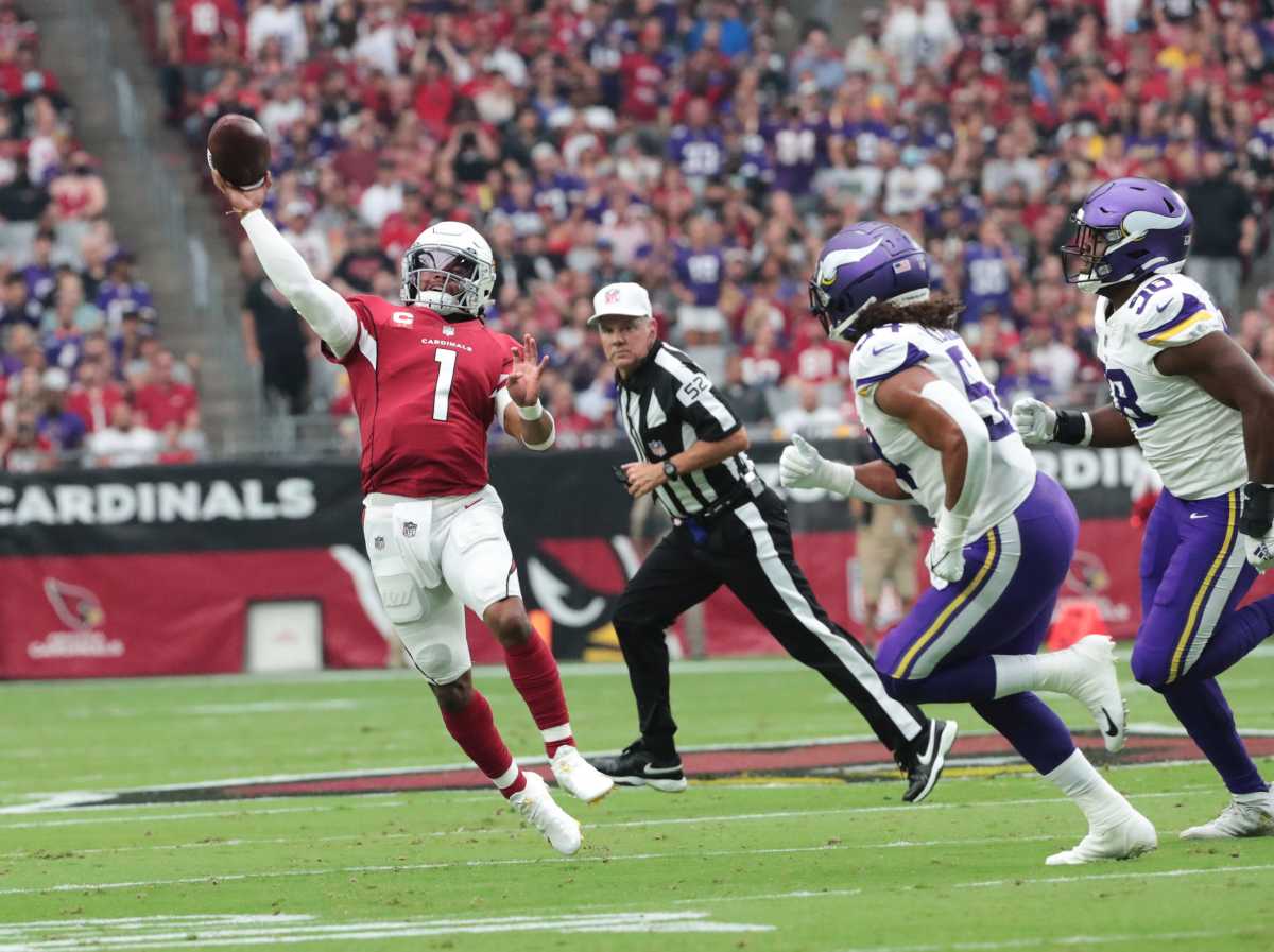 kyler-murray-cardinals-fadeaway-throw